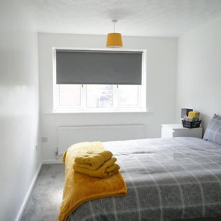 Cosy Four Bed Property With En-Suite Near To Nec Birmingham Airport And The City Eksteriør billede