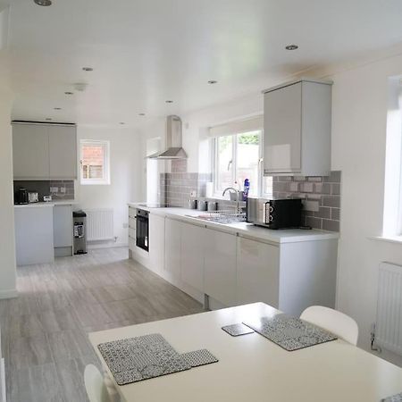 Cosy Four Bed Property With En-Suite Near To Nec Birmingham Airport And The City Eksteriør billede