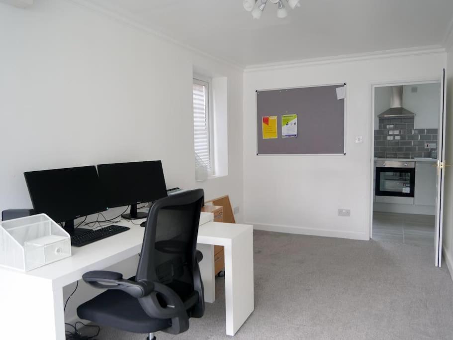 Cosy Four Bed Property With En-Suite Near To Nec Birmingham Airport And The City Eksteriør billede