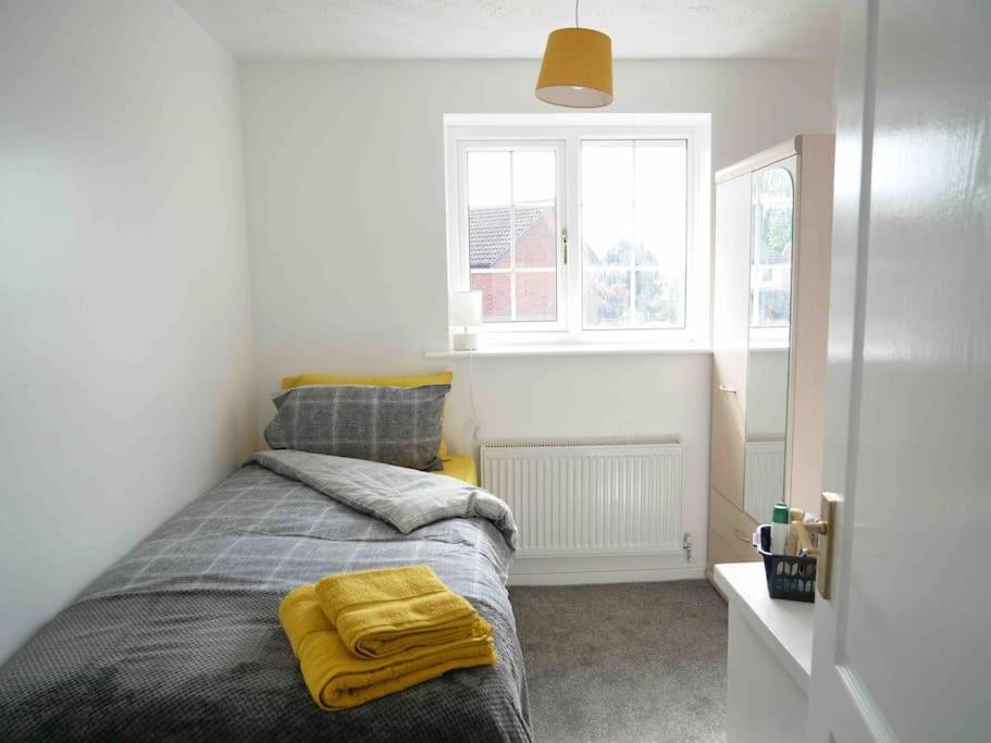 Cosy Four Bed Property With En-Suite Near To Nec Birmingham Airport And The City Eksteriør billede